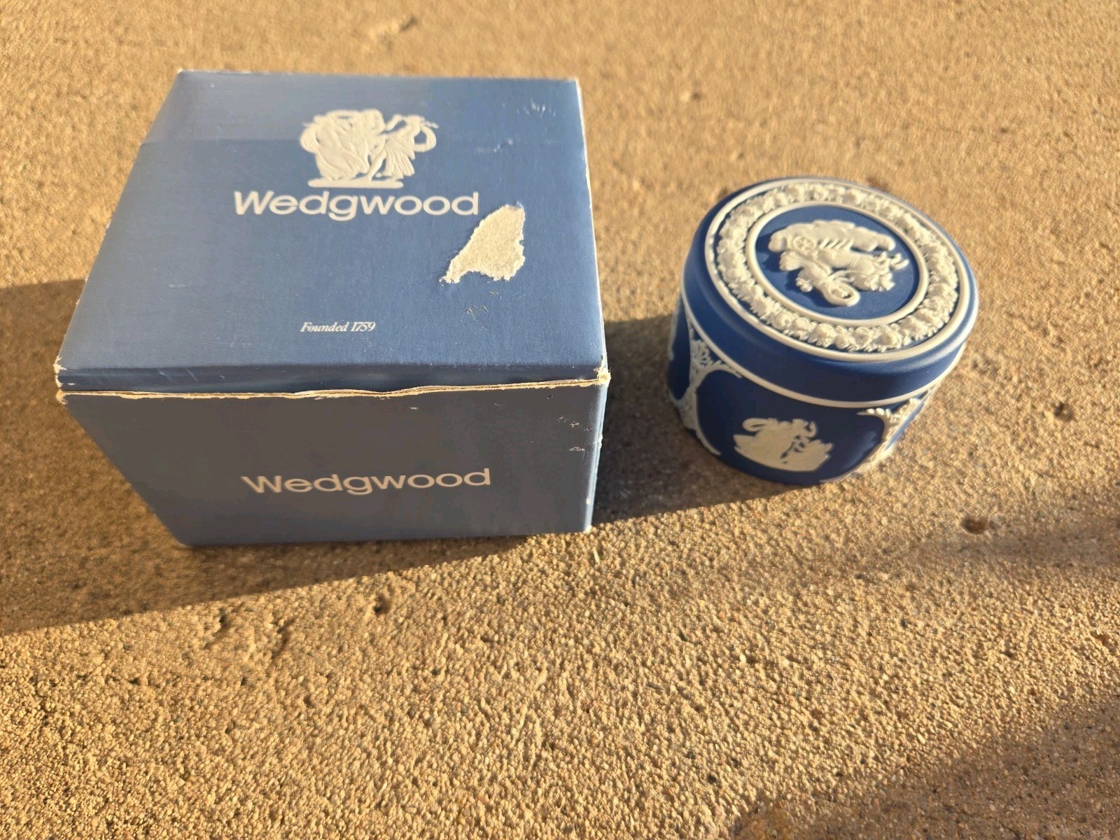 Wedgwood Blue Jasperware Round Ring Trinket Box w/ Original Box *free Shipping Wedgwood Blue Jasperware Round Ring Trinket Box w/ Original Box *free Shipping