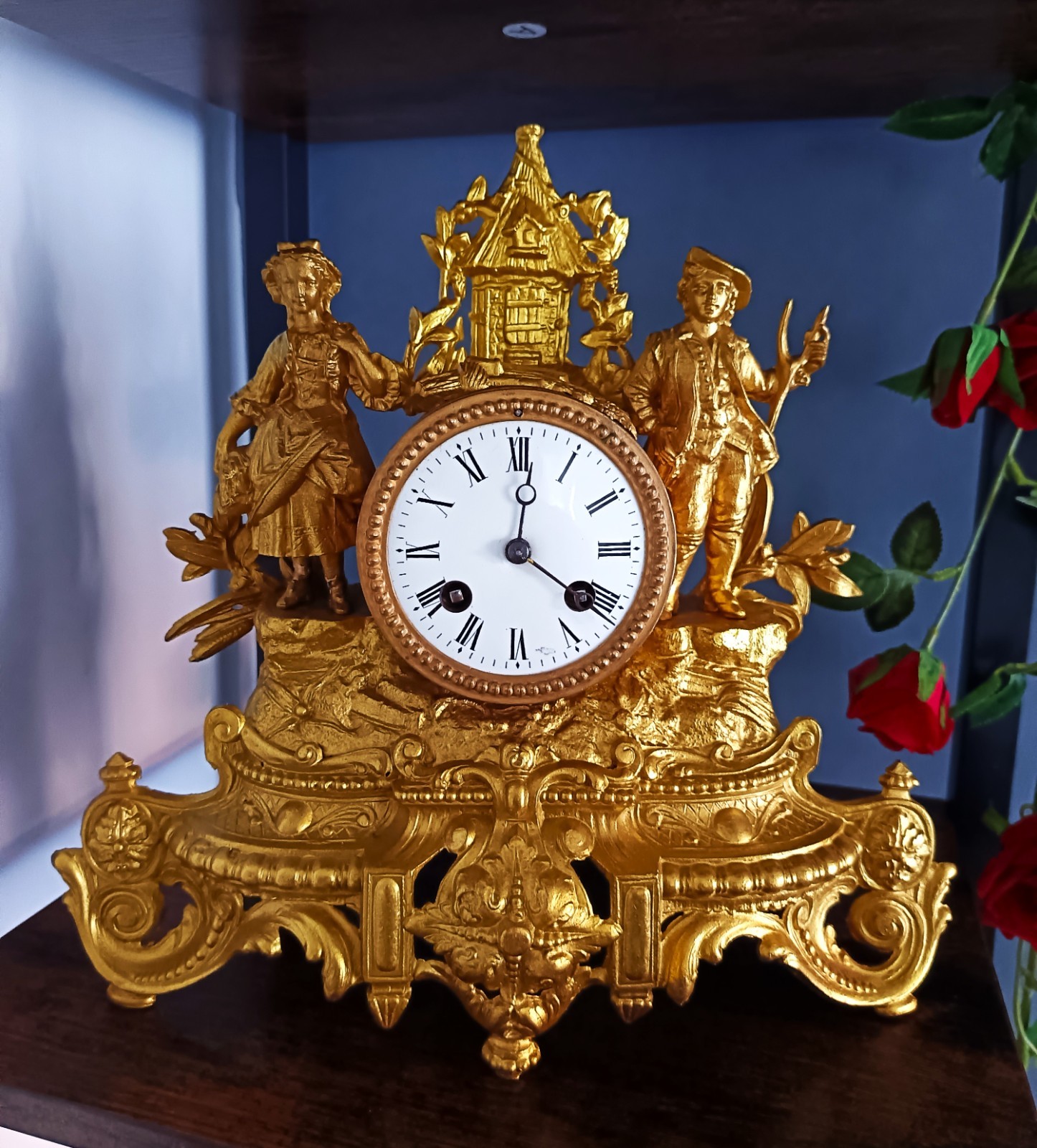 ANTIQUE FRENCH GILT MANTEL CLOCK.