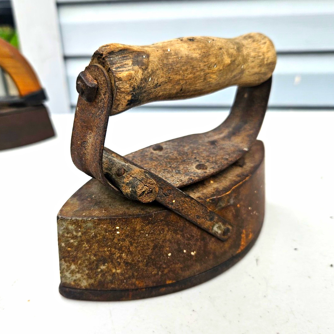 Vintage Sad Iron Cordless Metal Flat Iron w/ Comfort Wood Handle, Brown Vintage Sad Iron Cordless Metal Flat Iron w/ Comfort Wood Handle, Brown
