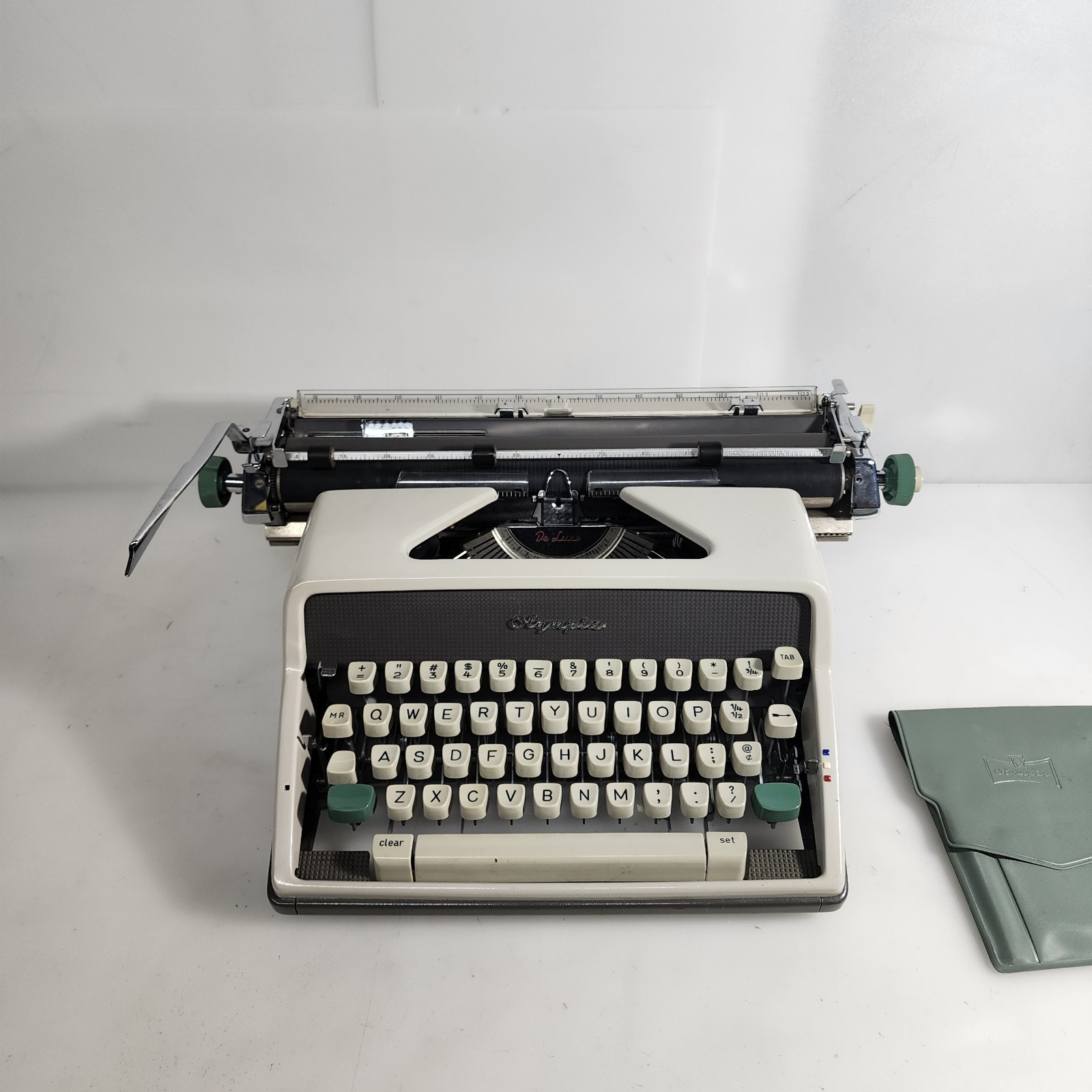 VTG 1961 Olympia De Luxe Typewriter w/ Cover & Brush Set Manual VTG 1961 Olympia De Luxe Typewriter w/ Cover & Brush Set Manual