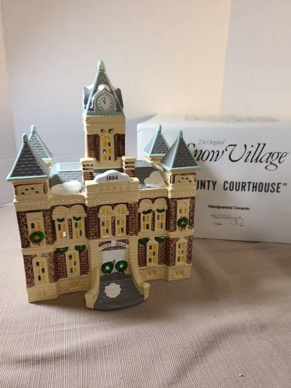 Dept 56 The Original Snow Village County Courthouse 1989 - Retired In 1993