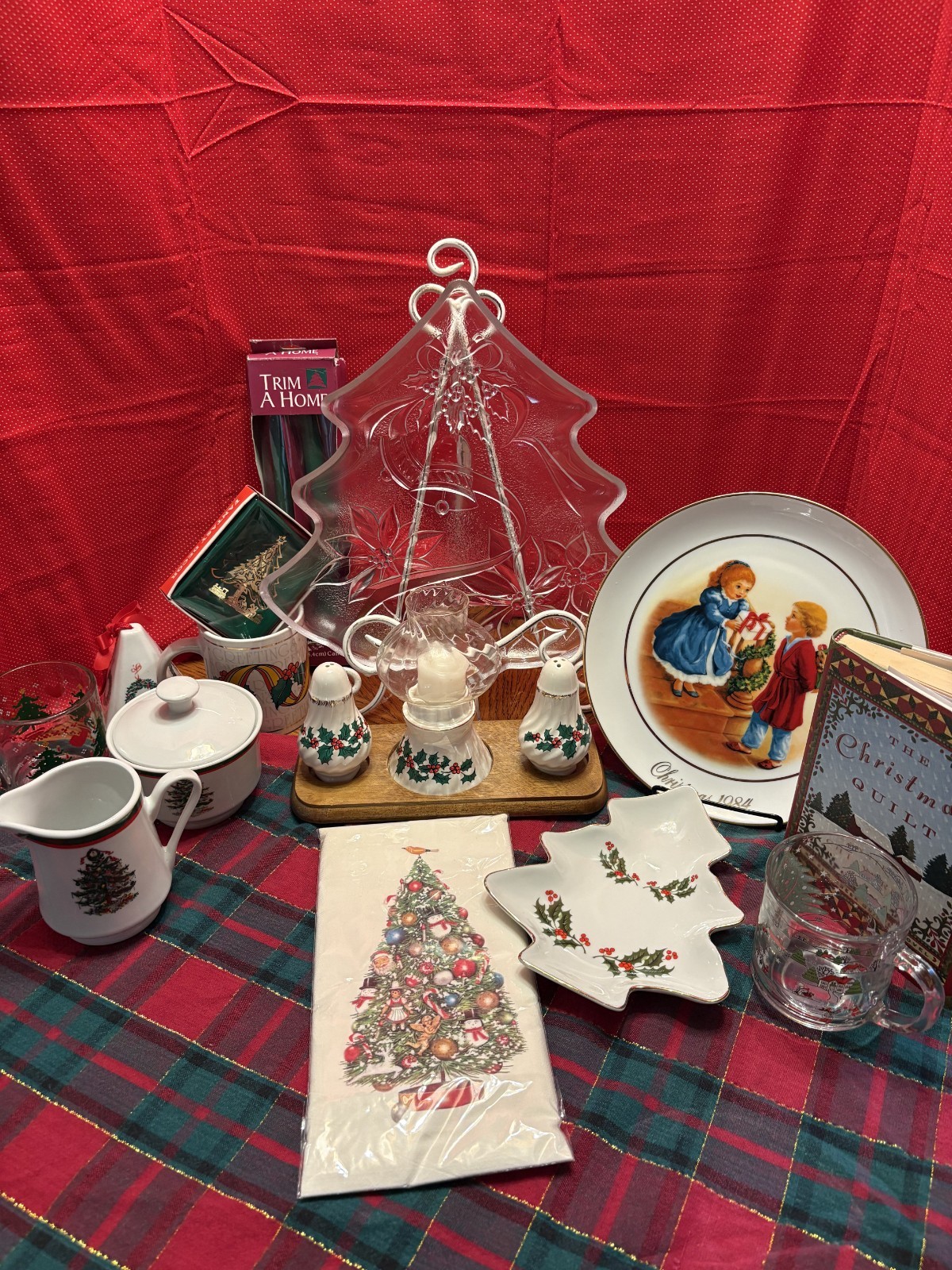 Vintage Christmas Tree, Wreath & Hollies Decor Grouping Fun Finds Vintage Christmas Tree, Wreath & Hollies Decor Grouping Fun Finds