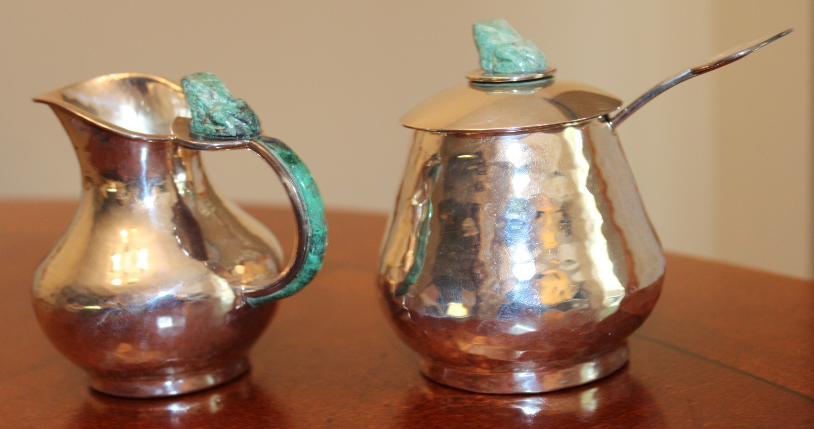 VINTAGE LOS CASTILLO TAXCO SILVER PLATED CREAM & SUGAR W/MALACHITE FROG VINTAGE LOS CASTILLO TAXCO SILVER PLATED CREAM & SUGAR W/MALACHITE FROG