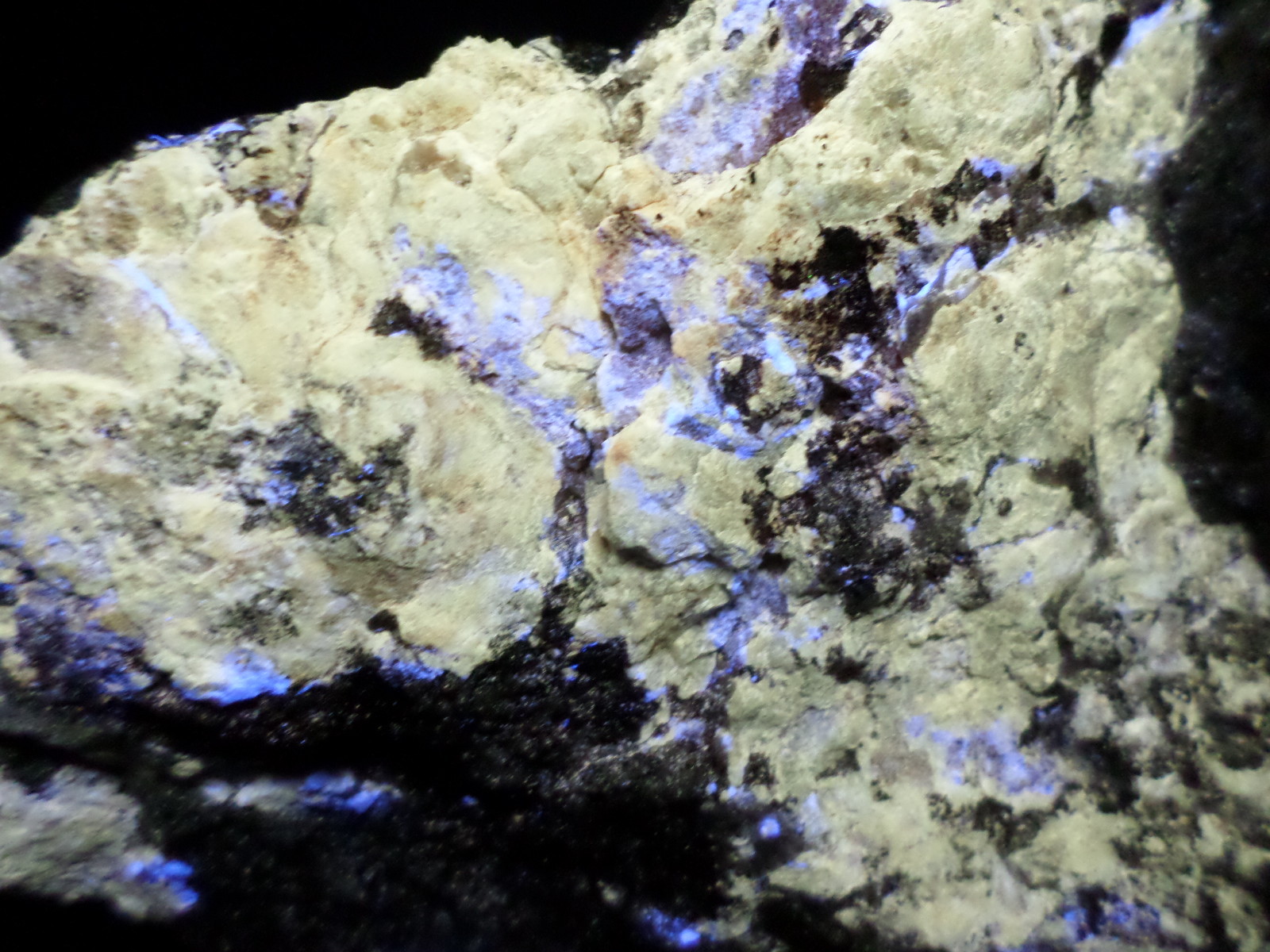 KB: VERY...VERY RARE 9" MUSEUM SCHEELITE/POWELLITE FROM THE PINE CREEK MINE, CA KB: VERY...VERY RARE 9" MUSEUM SCHEELITE/POWELLITE FROM THE PINE CREEK MINE, CA