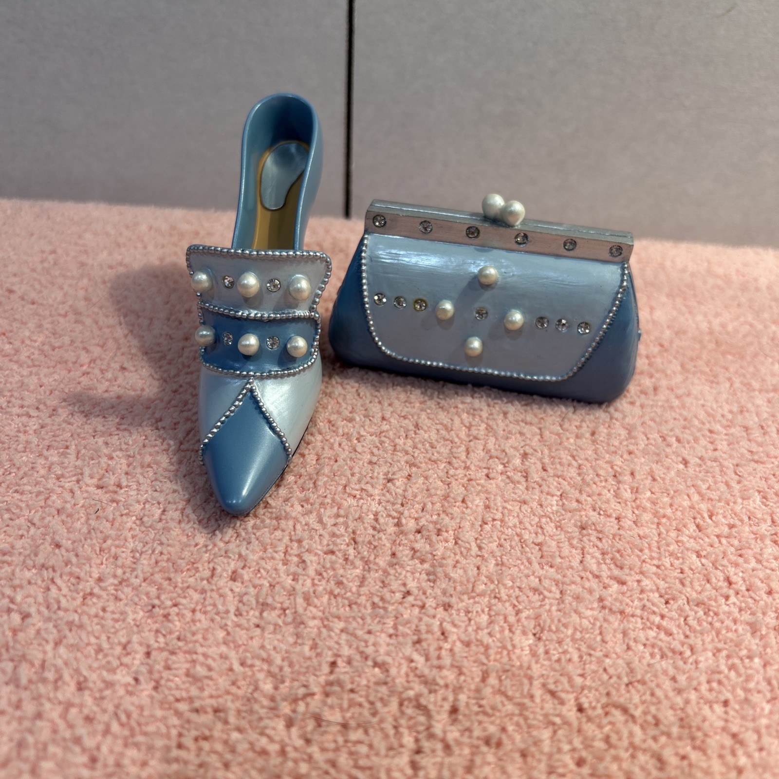 Stunning Vintage matching blue pastel purse and shoe set with rhinestones. Stunning Vintage matching blue pastel purse and shoe set with rhinestones.