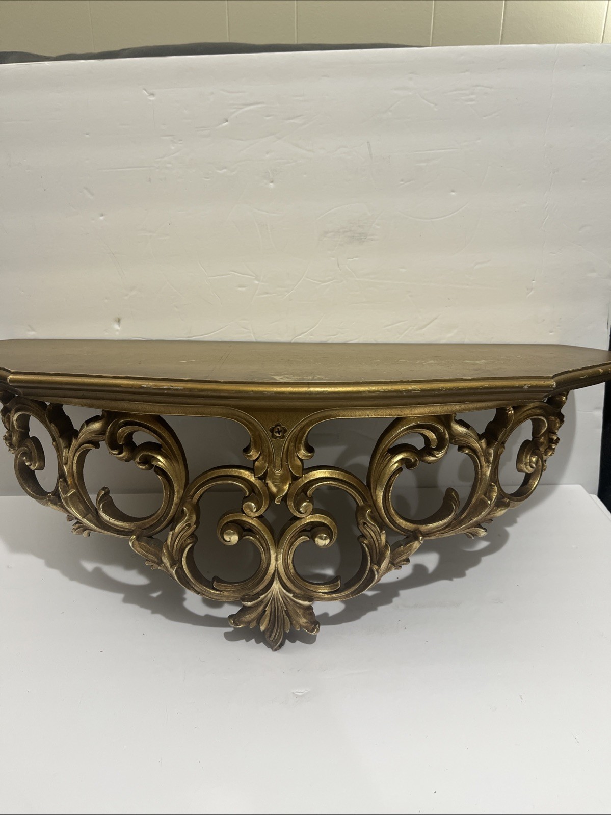 VTG Syroco Wall Decor Gold Resin Collectible Decor Shelf Hollywood Regency 26” L VTG Syroco Wall Decor Gold Resin Collectible Decor Shelf Hollywood Regency 26” L