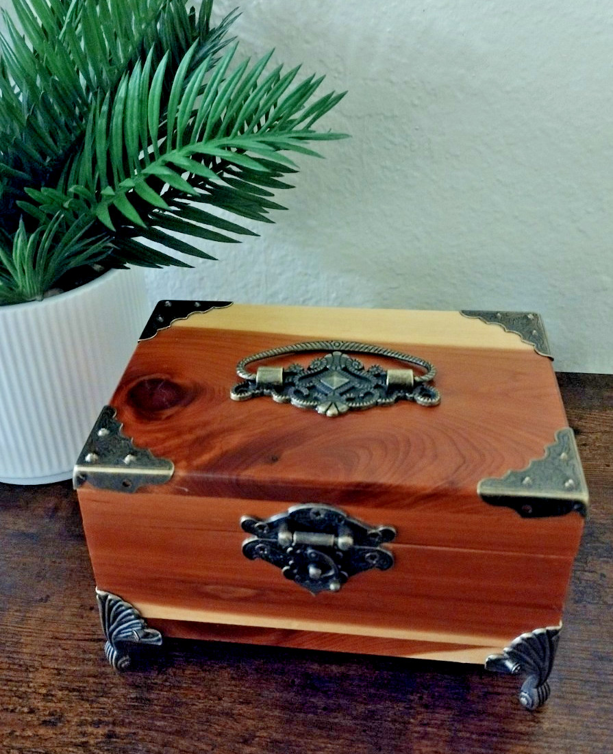 Vintage Cedar Jewelry Trinket Jewelry Box Chest Velvet Lined 6" x 4" x 4" Vintage Cedar Jewelry Trinket Jewelry Box Chest Velvet Lined 6" x 4" x 4"