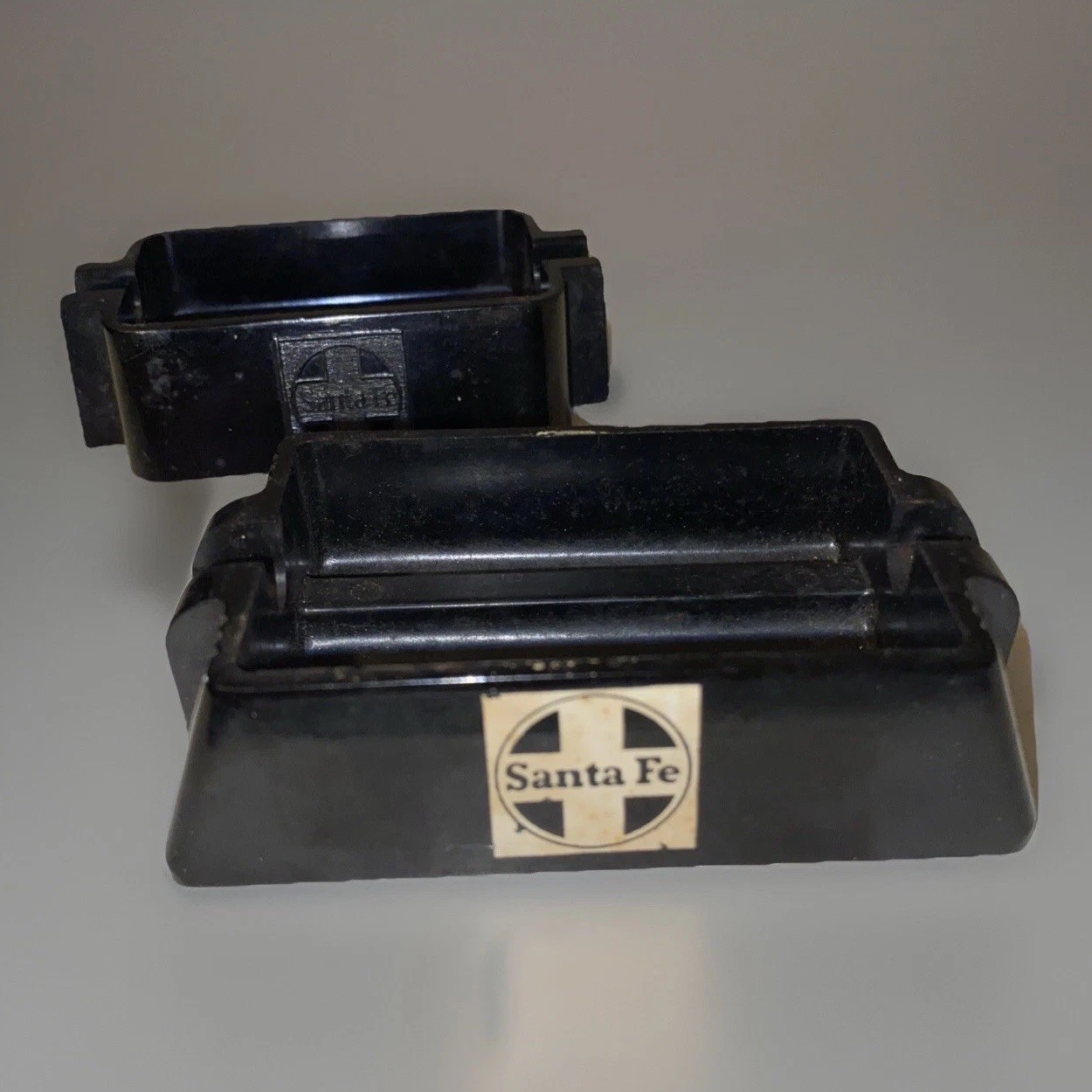 Old SANTA FE RR Railroad Restraurant Dining Car Bakelite ASHTRAY Lot Of 2 Rare