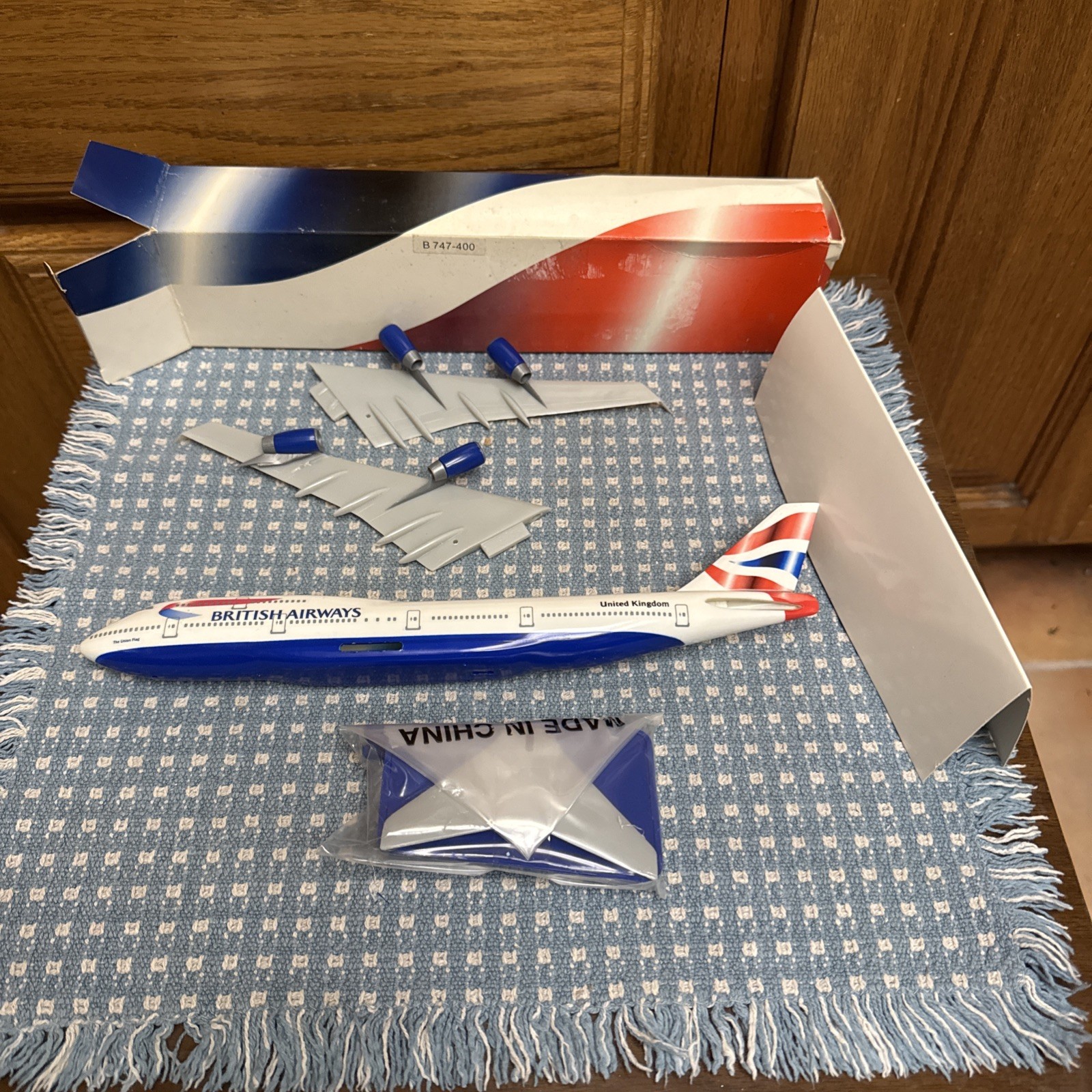 747 British Airways Plane Poppy Boeing B747-400 1:200 10.75” 747 British Airways Plane Poppy Boeing B747-400 1:200 10.75”