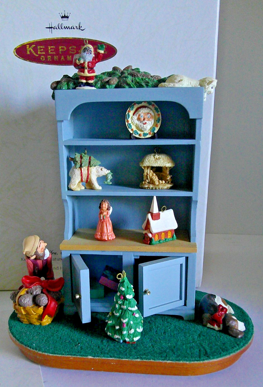 HALLMARK Keepsake - MRS. CLAUS' CUPBOARD - 1994 - Studio Edition - Signed - RARE HALLMARK Keepsake - MRS. CLAUS' CUPBOARD - 1994 - Studio Edition - Signed - RARE