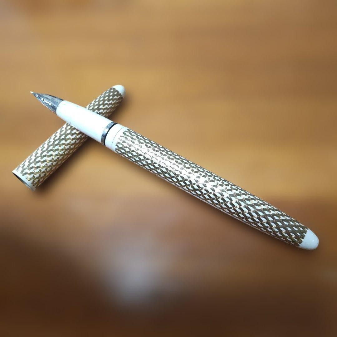 Sheaffer Lady V Vintage White Pearlescent Fountain Pen Japan Sheaffer Lady V Vintage White Pearlescent Fountain Pen Japan