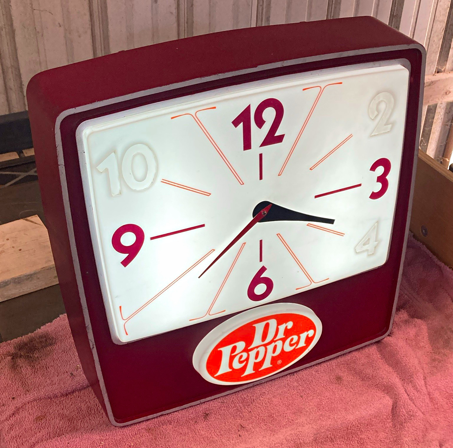 Vintage Dr Pepper Lighted Advertising Wall Clock 10-2-4 Burgundy Tested Working Vintage Dr Pepper Lighted Advertising Wall Clock 10-2-4 Burgundy Tested Working