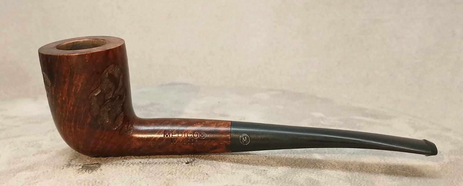 Beautiful Medico Windsor Spot Rusticated Slightly Bent Dublin Tobacco Pipe Beautiful Medico Windsor Spot Rusticated Slightly Bent Dublin Tobacco Pipe