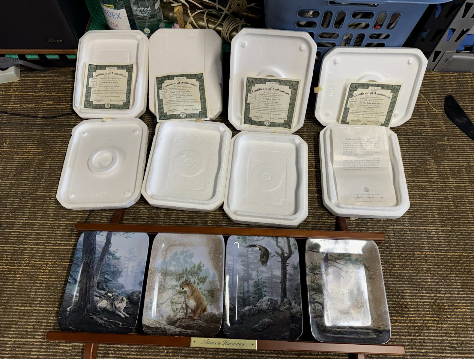 The Bradford Exchange Nature's Harmony 4pc Porcelain Plates Wolf COA Stand The Bradford Exchange Nature's Harmony 4pc Porcelain Plates Wolf COA Stand