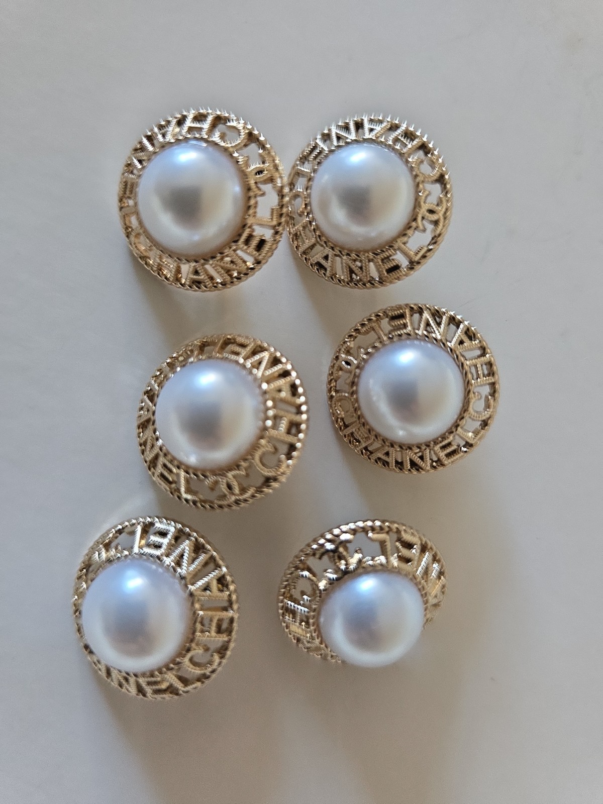 STAMPED Chanel lot of 6 Designer Pearl Gold Button Metal 23mm STAMPED Chanel lot of 6 Designer Pearl Gold Button Metal 23mm