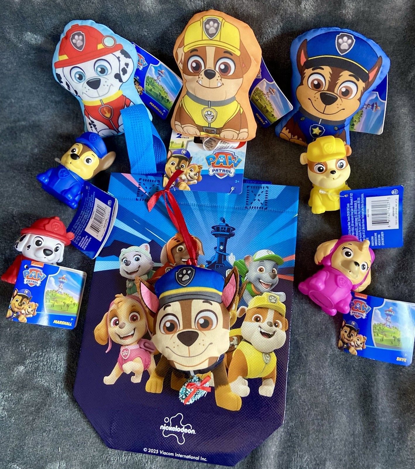 Paw Patrol 10 Pc Gift Set Ornament, 4 PVC Figures, 3 5” Plush, 2 Travel Bags Paw Patrol 10 Pc Gift Set Ornament, 4 PVC Figures, 3 5” Plush, 2 Travel Bags