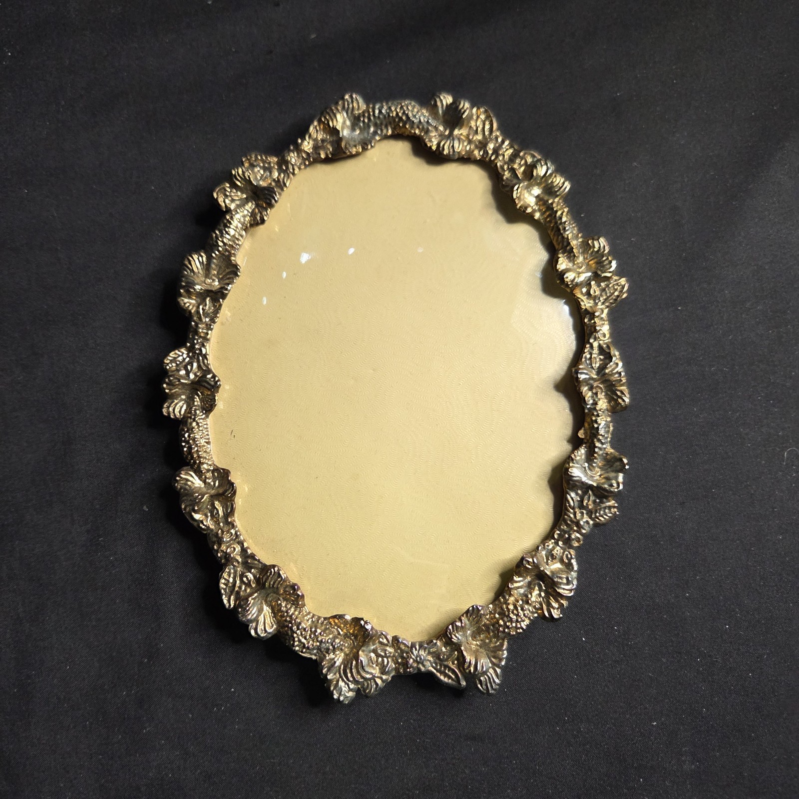 Vintage Victorian Style Brass Oval Picture Frame W/Floral Motif Vintage Victorian Style Brass Oval Picture Frame W/Floral Motif