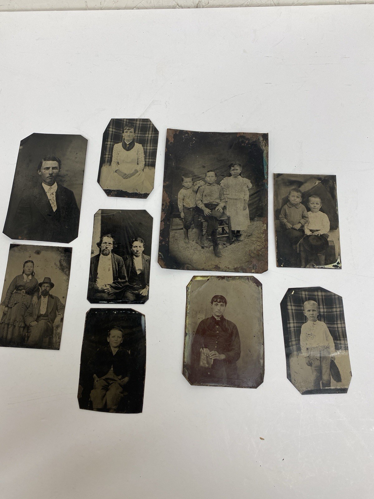 LOT OF 9 ANTIQUE TIN TYPES LOT OF 9 ANTIQUE TIN TYPES