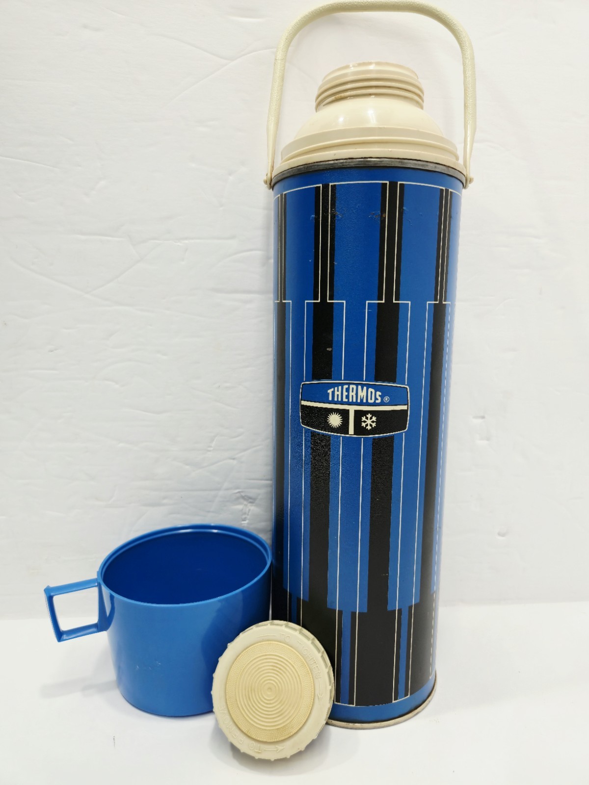 Vintage 1971 KING SEELEY 1 Quart Blu Black THERMOS Vacuum Bottle No.2410 Pattern Vintage 1971 KING SEELEY 1 Quart Blu Black THERMOS Vacuum Bottle No.2410 Pattern