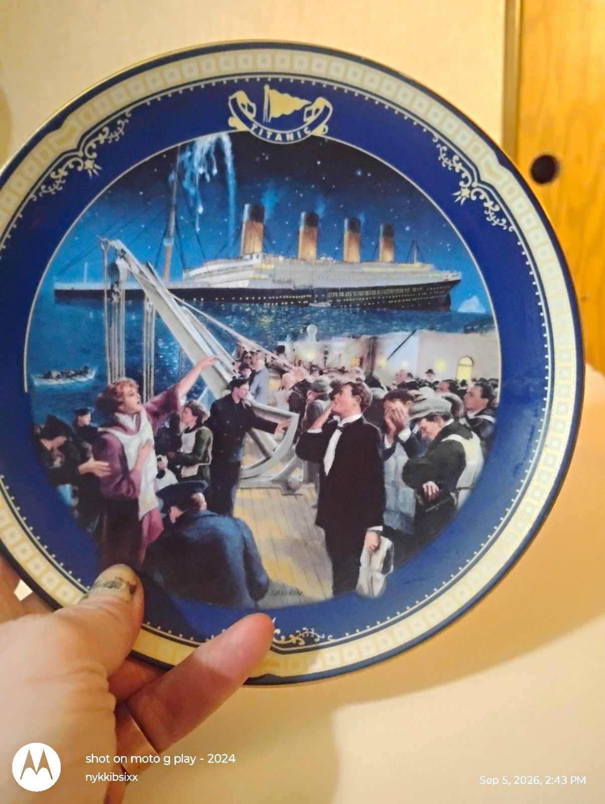 The Bradford Exchange Titanic Queen of the Ocean Final Farewell Plate Porcelain The Bradford Exchange Titanic Queen of the Ocean Final Farewell Plate Porcelain