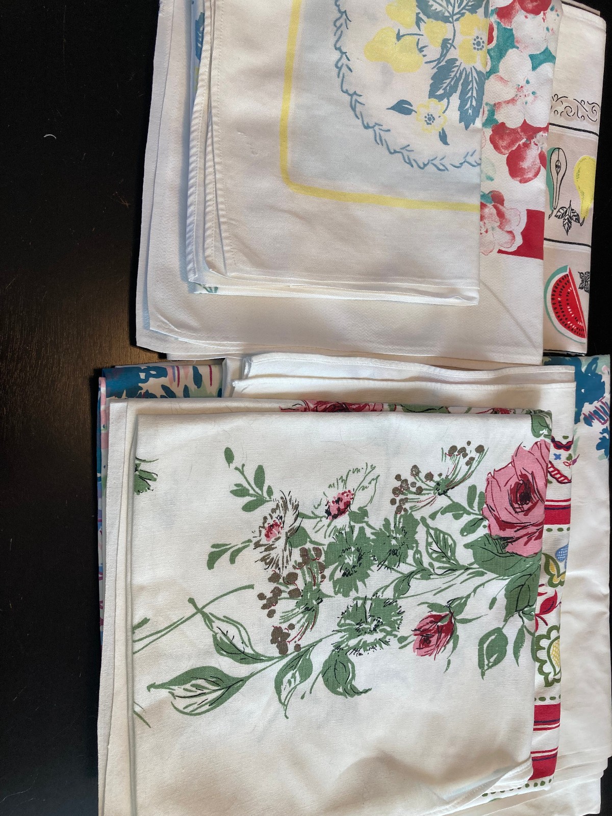 PRETTY LOT OF *6* ALMOST PERFECT TRUE VINTAGE MCM PRINT TABLECLOTHS PRETTY LOT OF *6* ALMOST PERFECT TRUE VINTAGE MCM PRINT TABLECLOTHS
