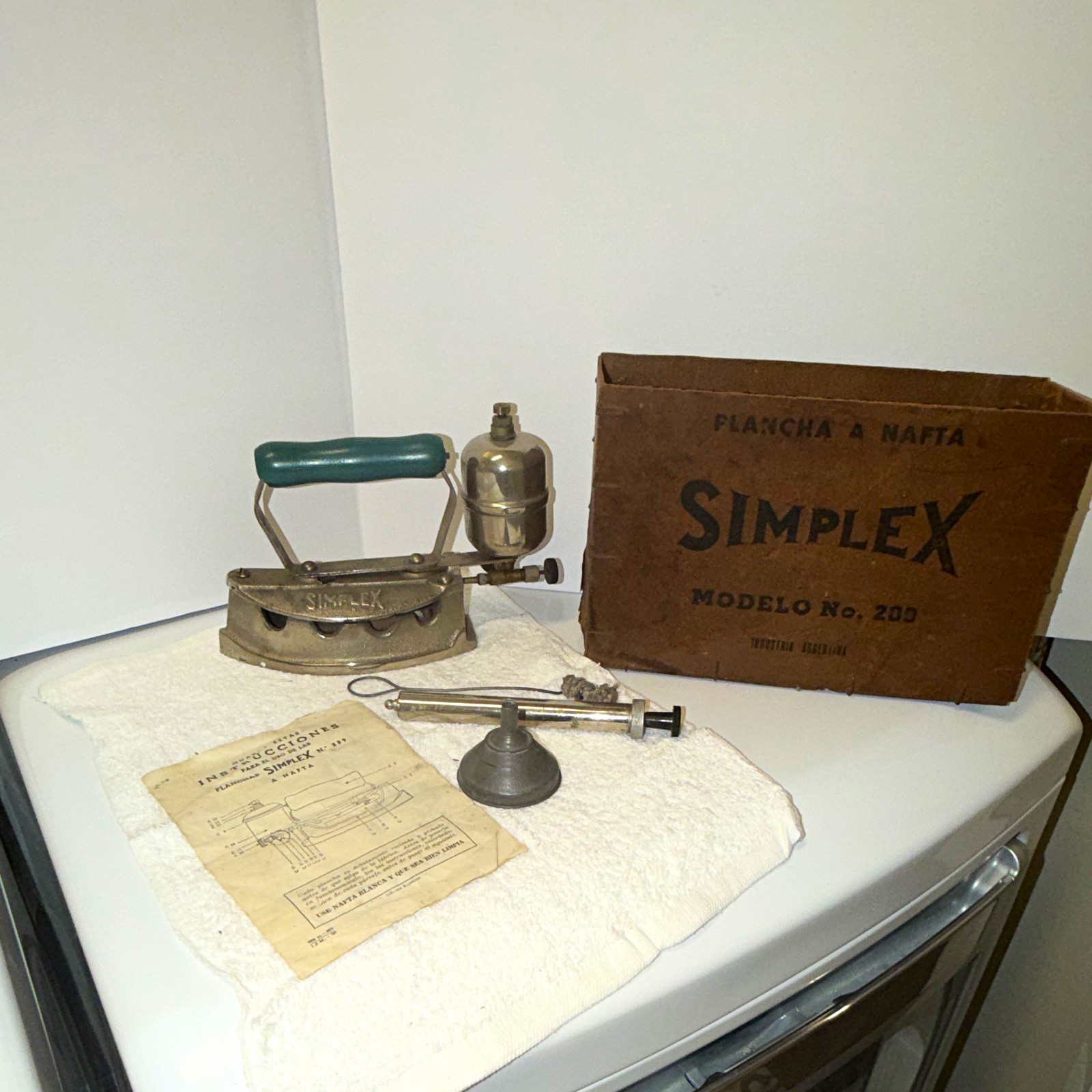 Rare Argentina Simplex liquid fuel iron , box , pump , funnel , tool and more b6