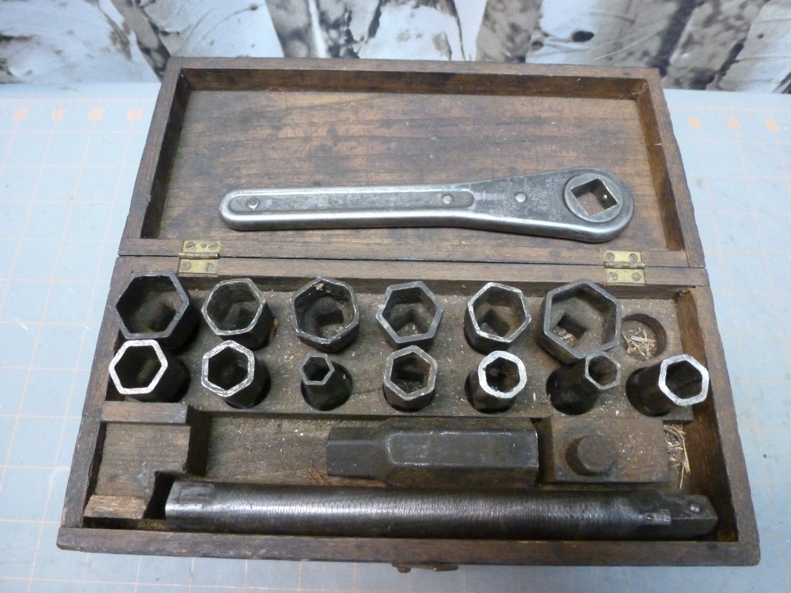 Antique Frank Mossberg Socket Wrench 16 Piece Set w/ Ratchet 355 Oak Wood Box Antique Frank Mossberg Socket Wrench 16 Piece Set w/ Ratchet 355 Oak Wood Box