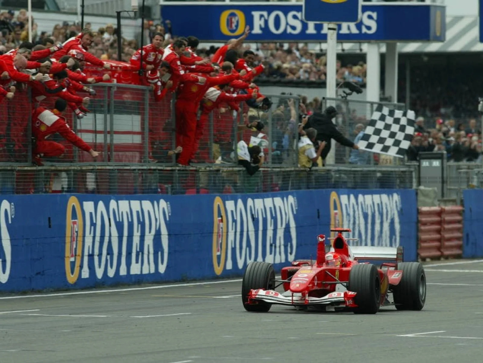 Michael Schumacher Photo - Formula 1 GP - Victory at Silverstone (2004) - 15x20