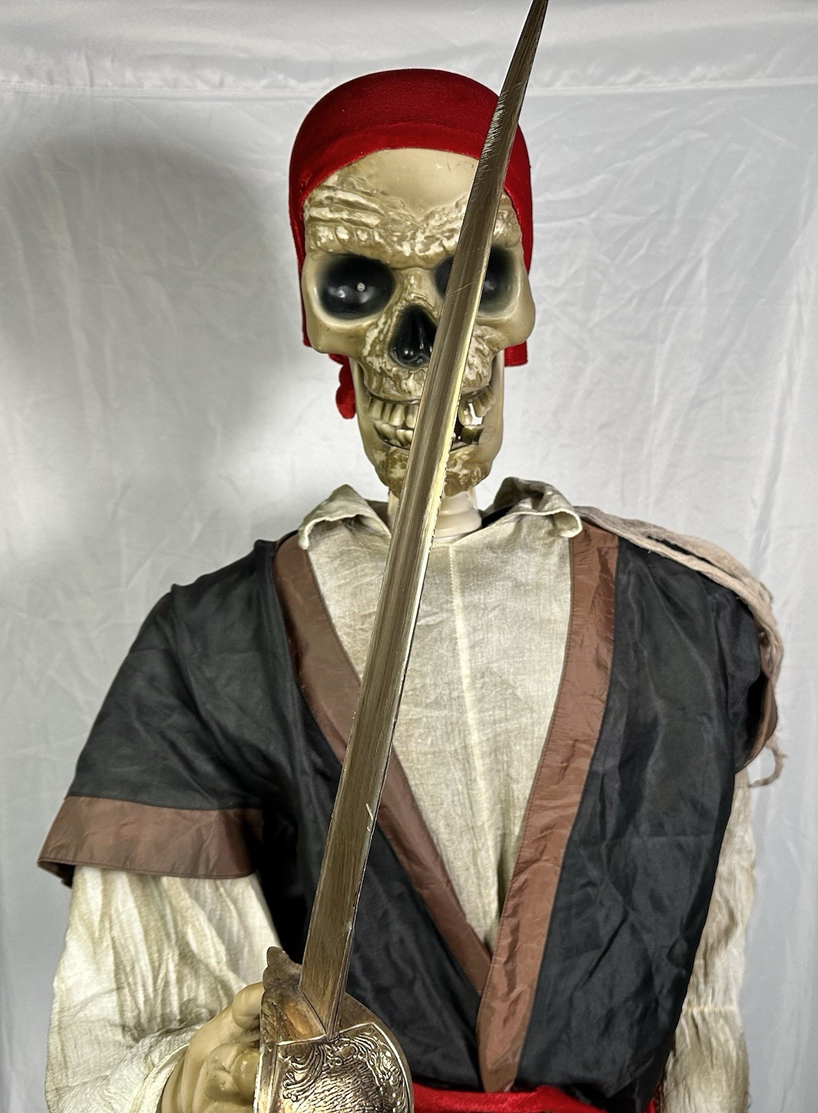 Gemmy 2012 Life Size Skeleton Pirate Halloween Animatronic Animated Sound Prop Gemmy 2012 Life Size Skeleton Pirate Halloween Animatronic Animated Sound Prop