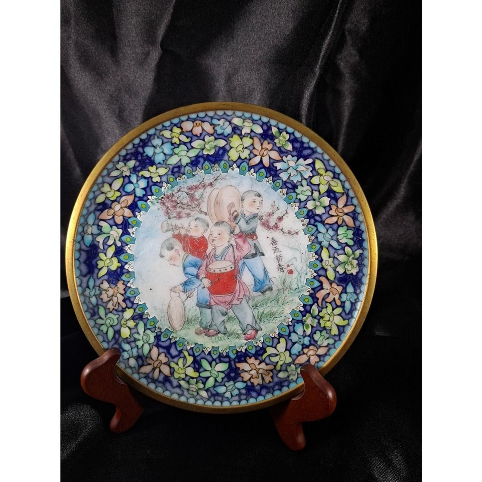 Vintage Chinese Cloisonne Enamel Plate Children Playing Music Millefleur Border Vintage Chinese Cloisonne Enamel Plate Children Playing Music Millefleur Border
