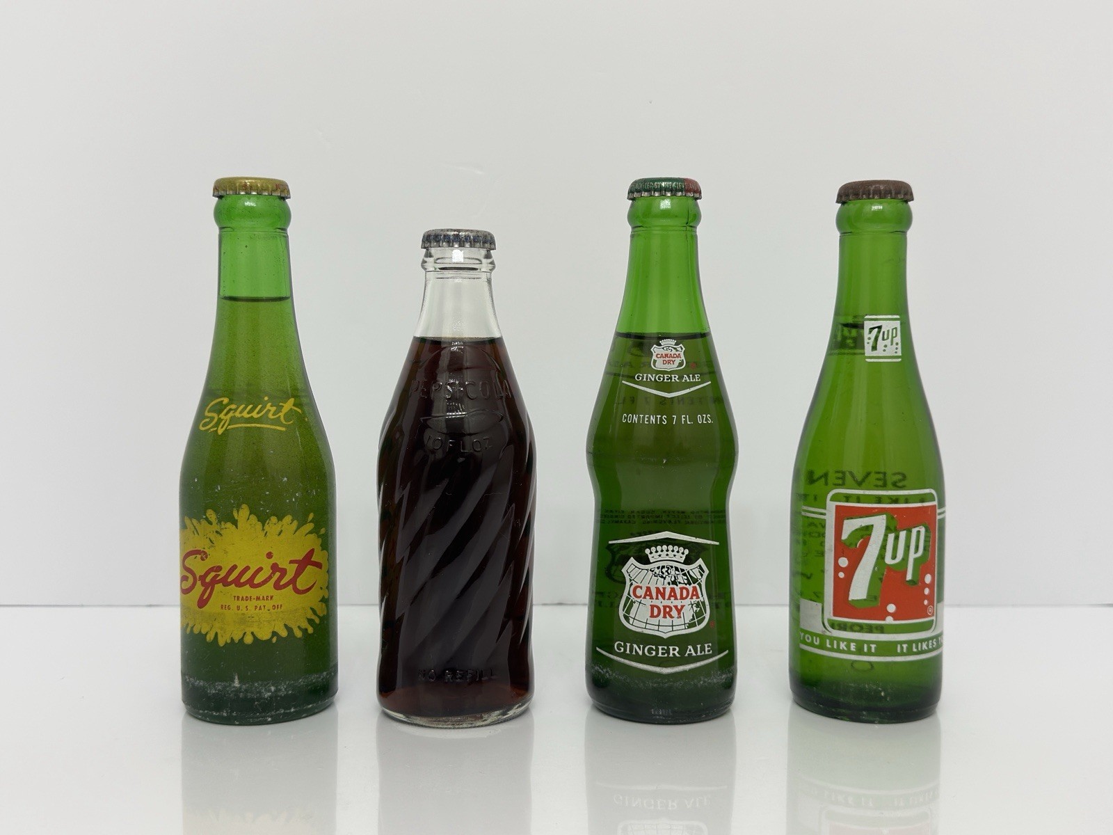 4 Vtg Sealed Full Soda Bottles Lot 1960s 1970s Pepsi Squirt Canada Dry 7Up Caps