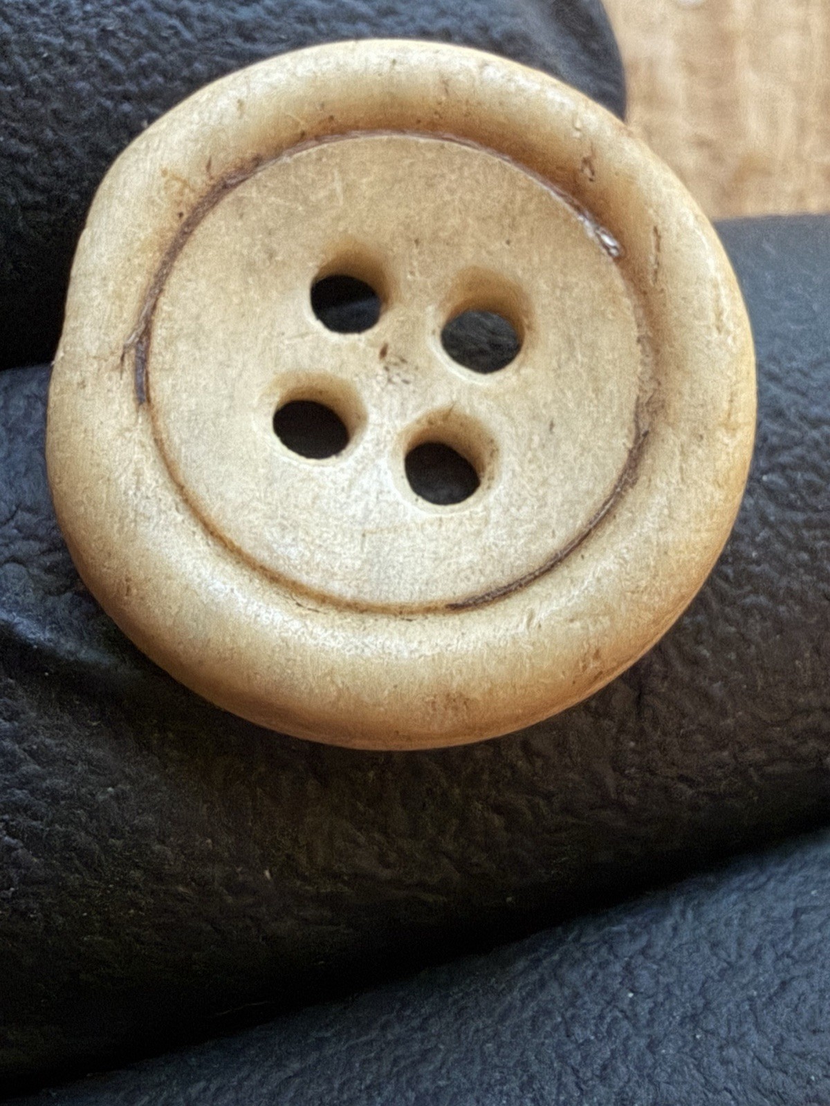 Tomachee Artifacts š£ ESKIMO INUITS PATTERNED CLOTHING /COAT BUTTON ALASKAš„ Tomachee Artifacts š£ ESKIMO INUITS PATTERNED CLOTHING /COAT BUTTON ALASKAš„