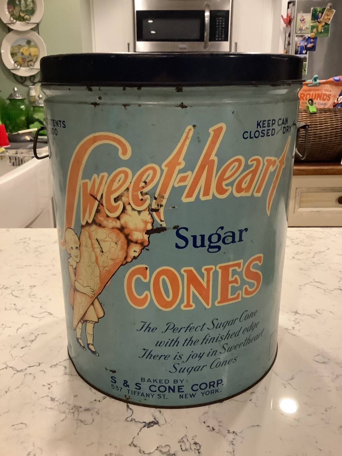 VTG Large 16" SWEET-HEART Sugar Cones Store Tin w/ Lid S & S Cone Corp. N.Y.