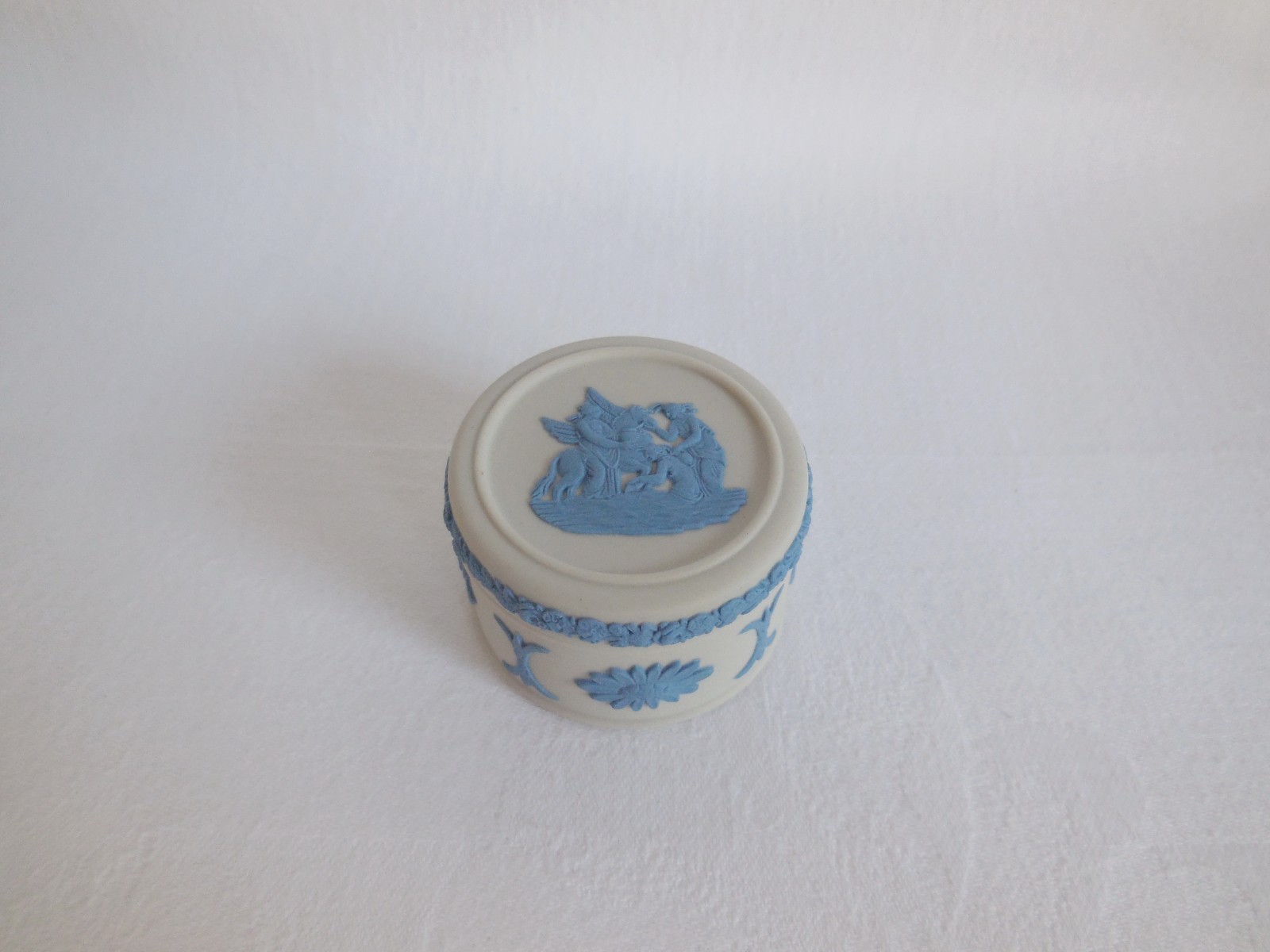Wedgwood Reverse Blue On White Jasperware Pegasus Miniature Box Wedgwood Reverse Blue On White Jasperware Pegasus Miniature Box
