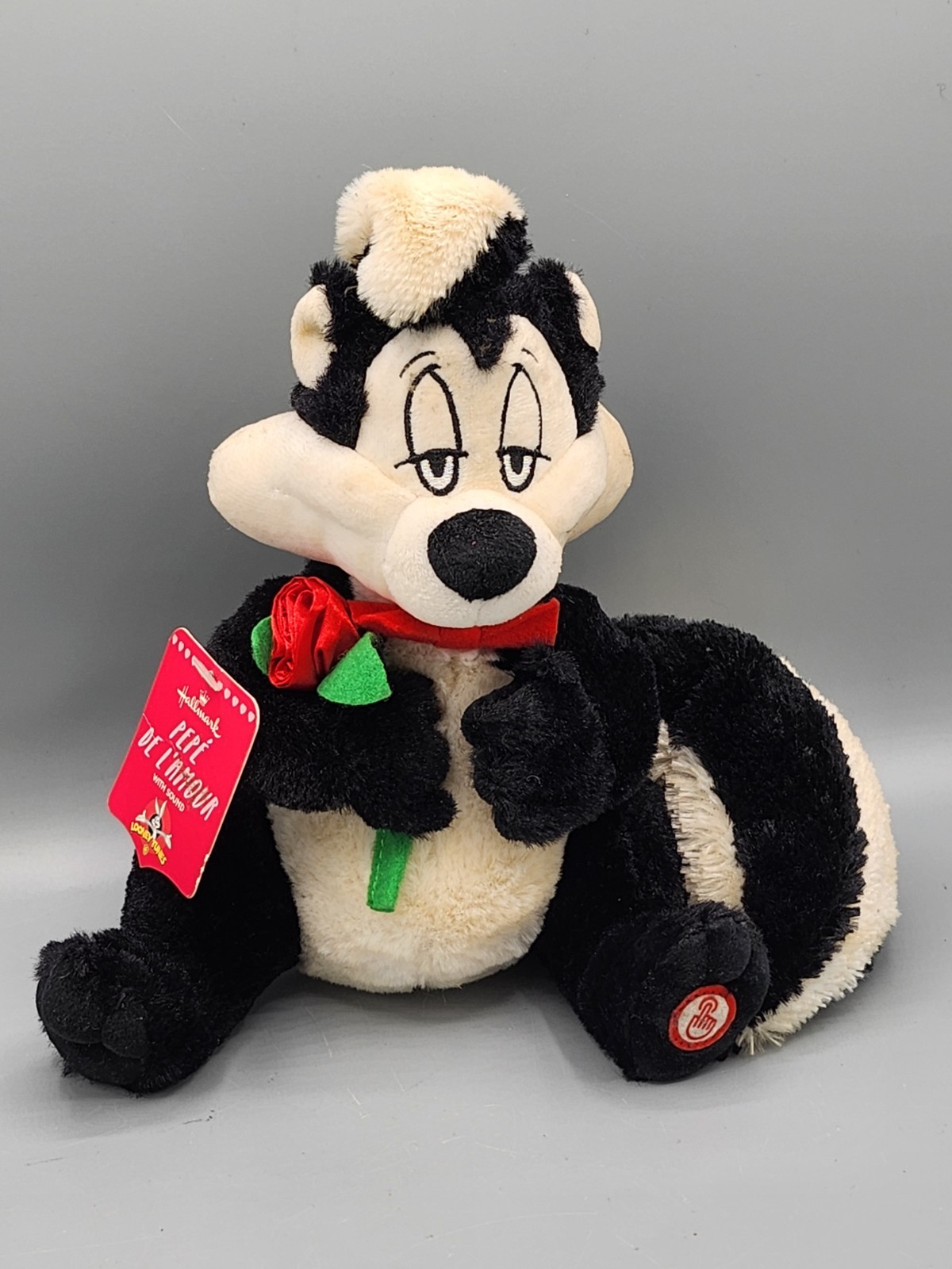 RARE 10" HALLMARK Looney Tunes PEPE LE PEW DE L'AMOUR Love Plush w Tags