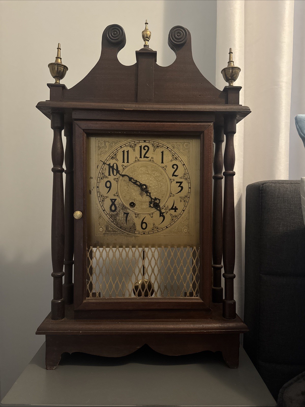 Vintage 1968 Jauch West German Mechanical Mantel/Parlor Clock – Wood Case