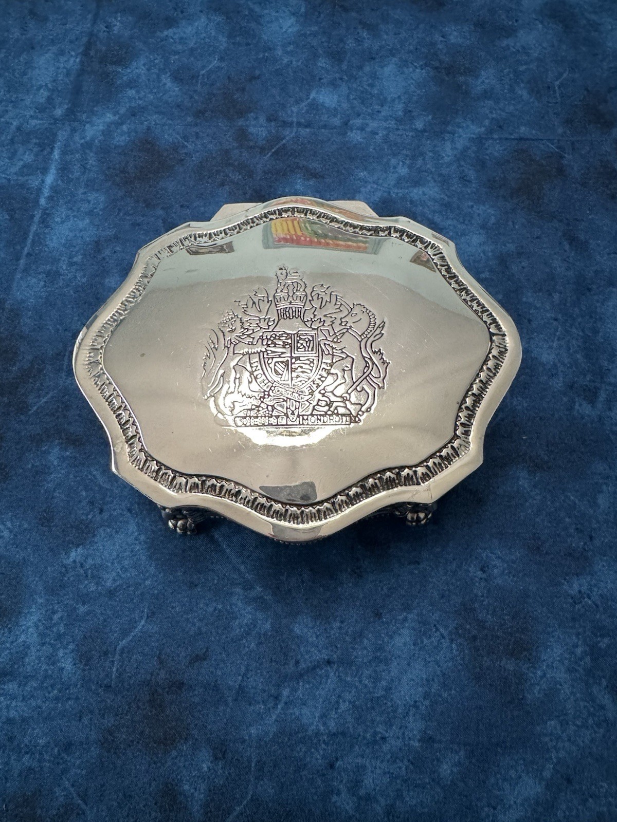 Vintage Silver Tone British Royal Crest Jewelry Trinket Box Red Velvet Lion Feet Vintage Silver Tone British Royal Crest Jewelry Trinket Box Red Velvet Lion Feet