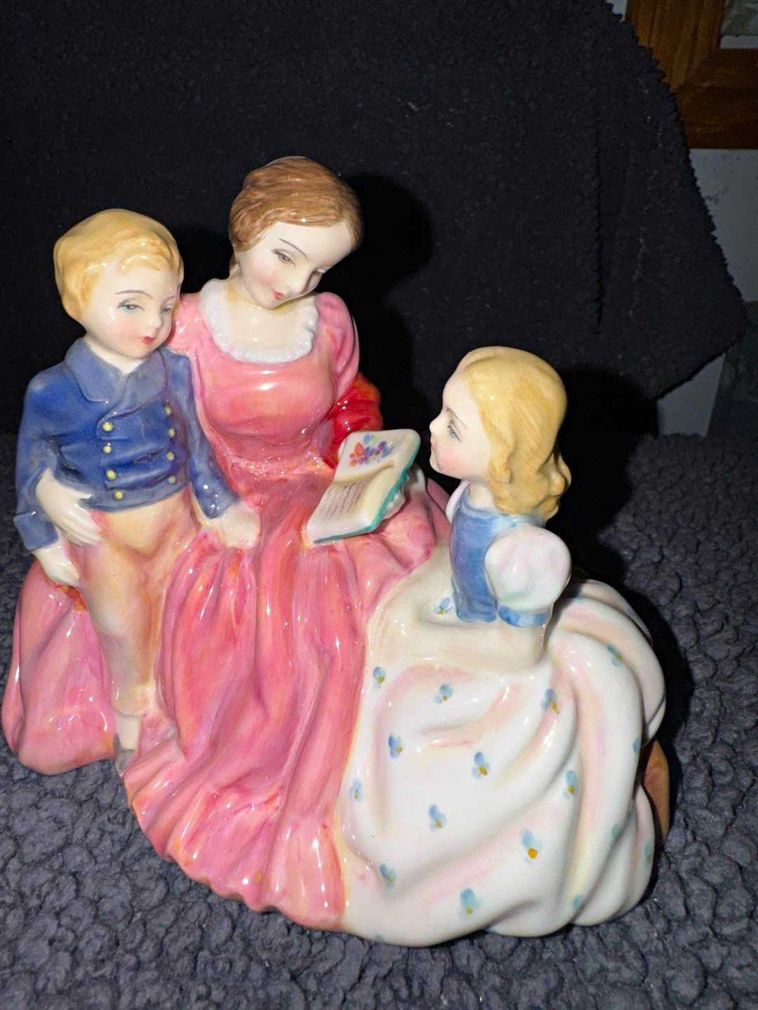 Royal Doulton The Bedtime Story HN2059 Porcelain Figurine Leslie Harradine 1949 Royal Doulton The Bedtime Story HN2059 Porcelain Figurine Leslie Harradine 1949