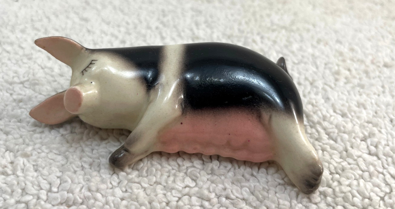 VTG Hagen Renaker Mini Pig Sleeping MaMa Black & Pink VTG Hagen Renaker Mini Pig Sleeping MaMa Black & Pink