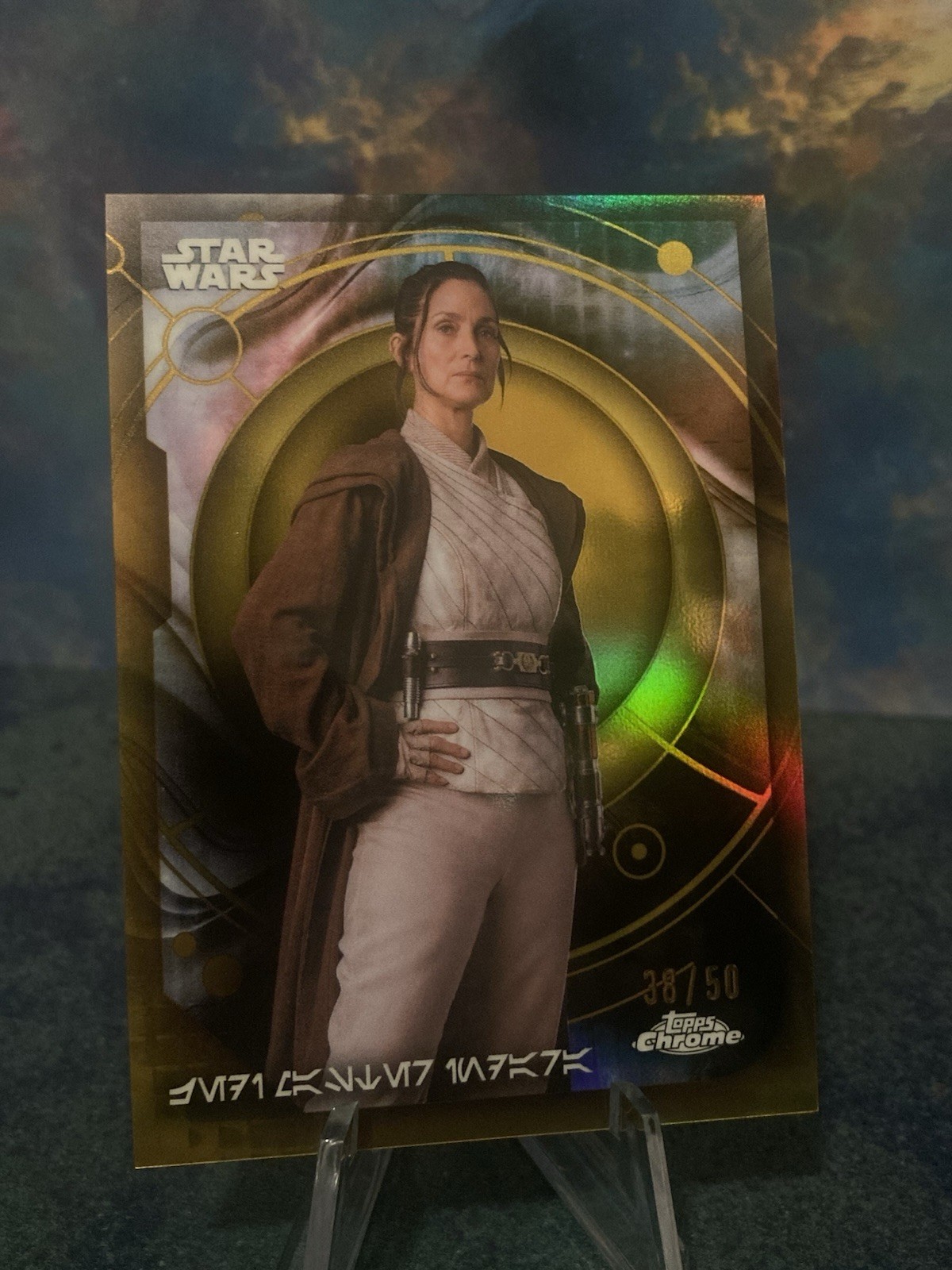 Topps 2026 Chrome Star Wars Jedi Master Indara Aurebesh /50 Carrie-Anne Moss Topps 2026 Chrome Star Wars Jedi Master Indara Aurebesh /50 Carrie-Anne Moss