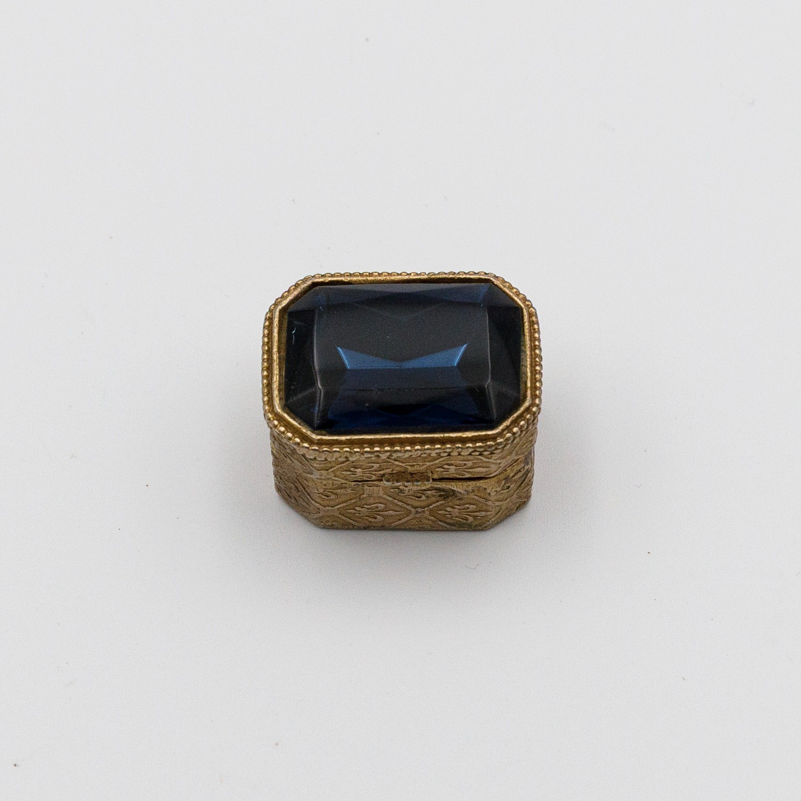 Antique Victorian Style Gilt Metal Pill Trinket Box Blue Glass Cabochon 1" Antique Victorian Style Gilt Metal Pill Trinket Box Blue Glass Cabochon 1"