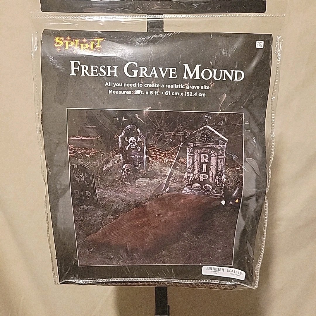 Haunted Fresh Grave Mound Halloween Decor 5x2 Ft Brown Burlap Mound Prop NEW Haunted Fresh Grave Mound Halloween Decor 5x2 Ft Brown Burlap Mound Prop NEW