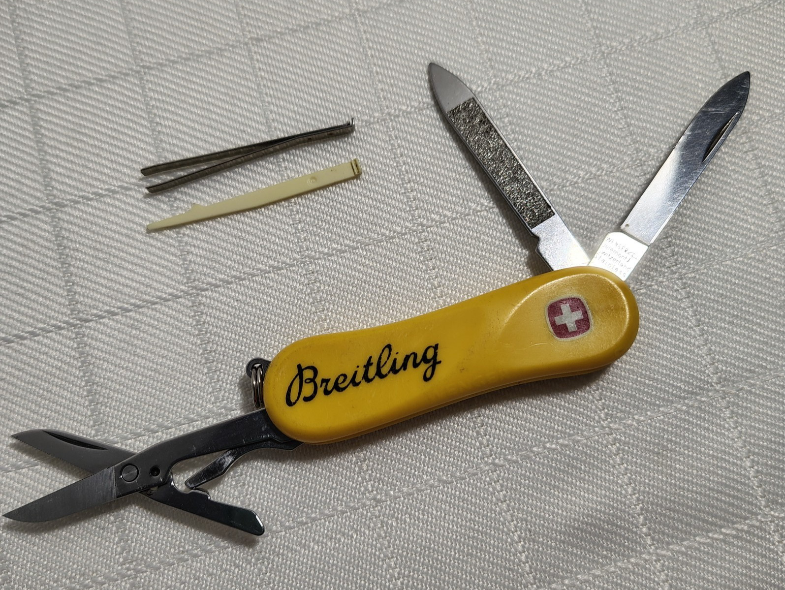 Wenger Evo 81 Breitling Swiss Army Knife 65mm Yellow Promotional Retired Wenger Evo 81 Breitling Swiss Army Knife 65mm Yellow Promotional Retired