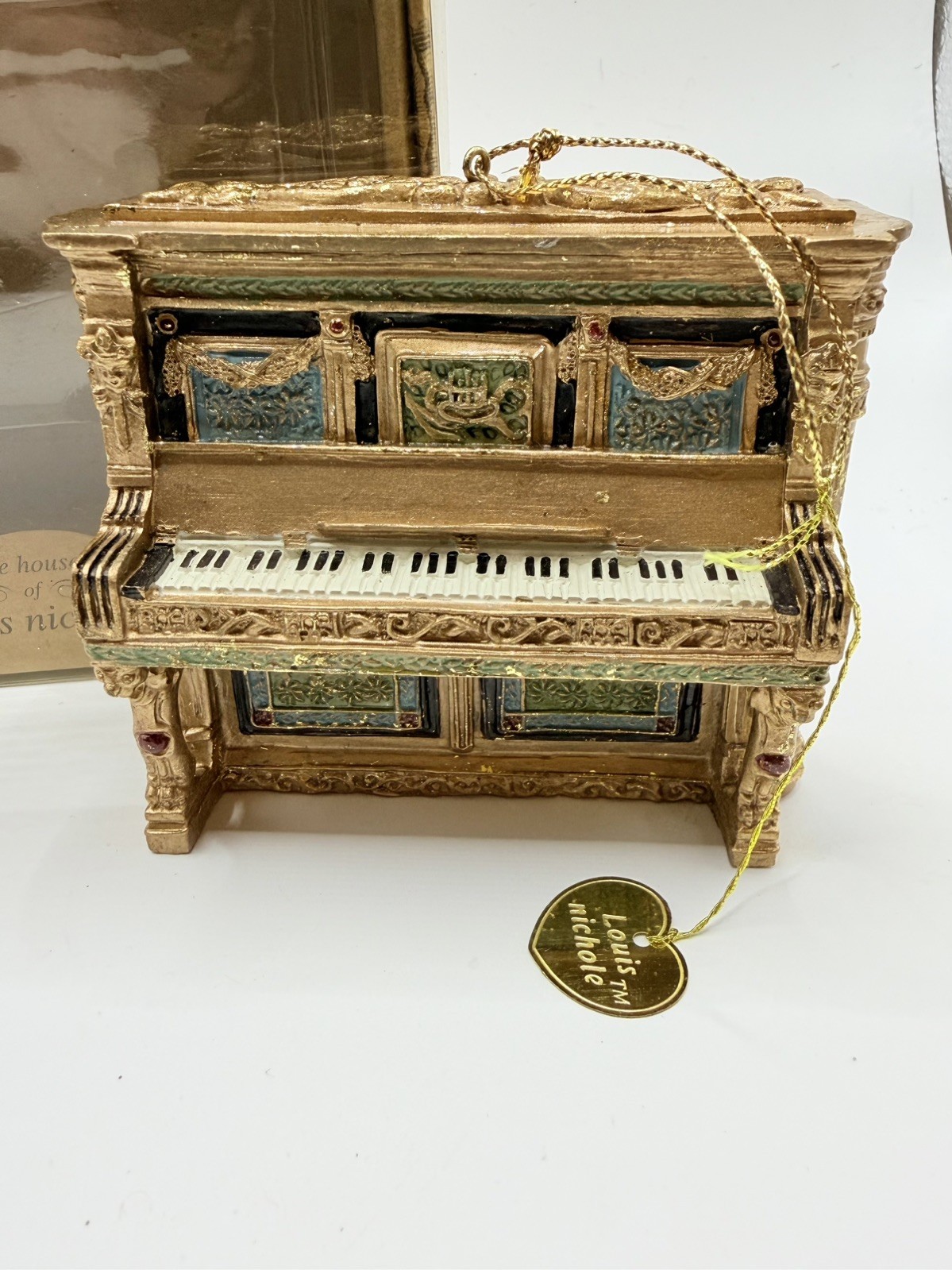 Victorian Christmas Louis Nichole Piano Ornament 1999 Kurt Adler-Plays Music NEW Victorian Christmas Louis Nichole Piano Ornament 1999 Kurt Adler-Plays Music NEW