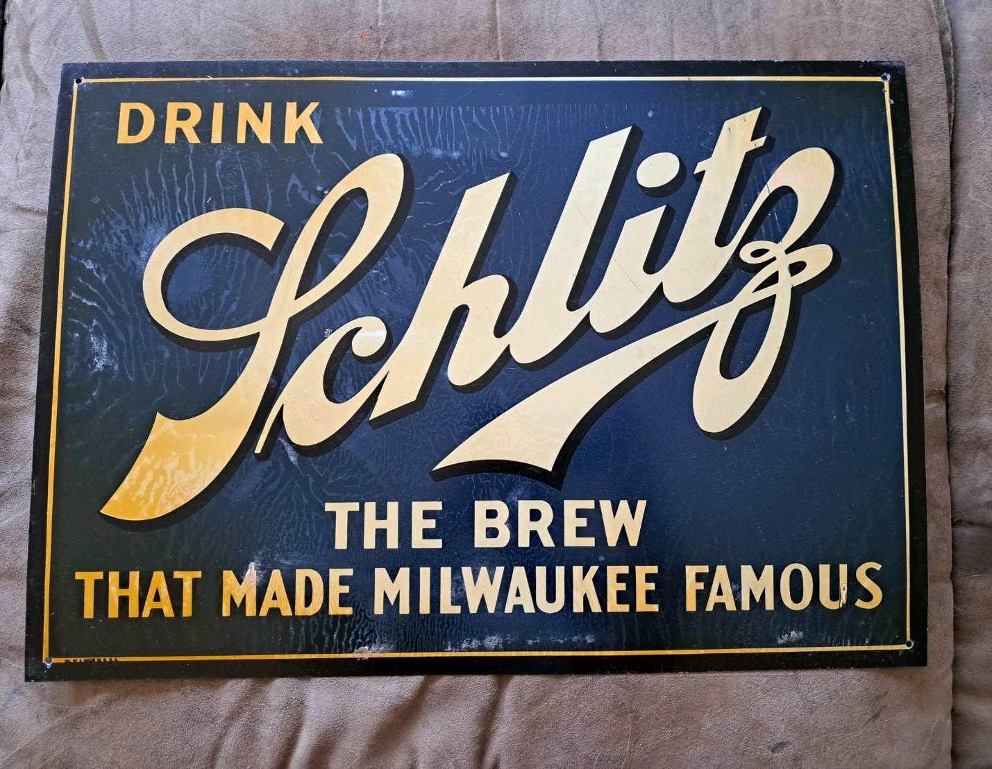1930s Schlitz " The Brew That Made Milwaukee " Tin Sign 1930s Schlitz " The Brew That Made Milwaukee " Tin Sign