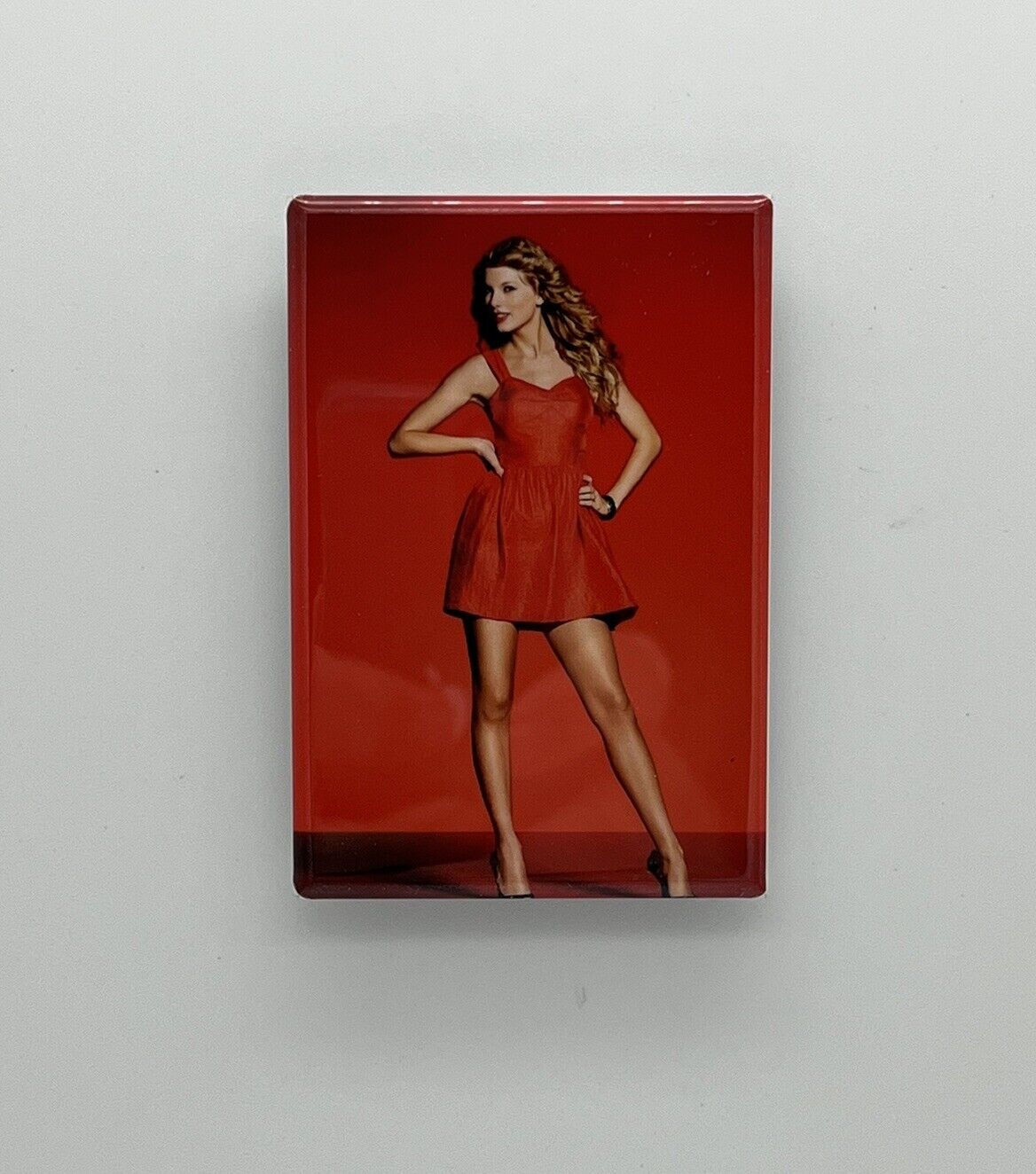 Taylor Swift, Red Dress Photo Souvenir Promotional Fridge / Locker Magnet