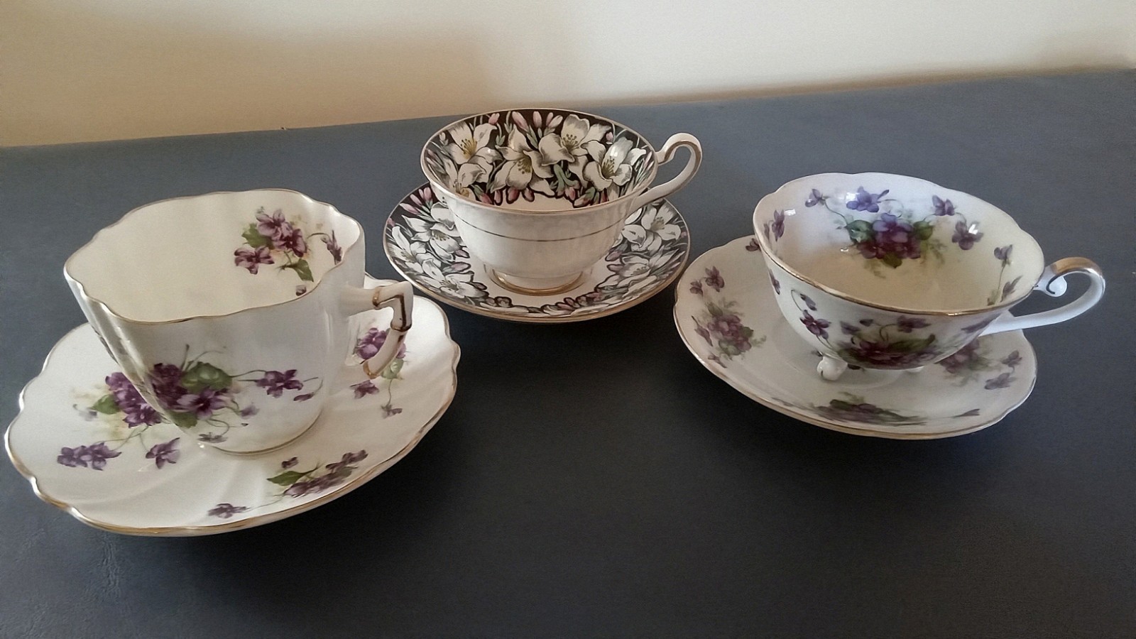 Vintage Antique Bone China Teacups & Saucers ☆ Made in England ☆ Quantity 3 ☆ Vintage Antique Bone China Teacups & Saucers ☆ Made in England ☆ Quantity 3 ☆