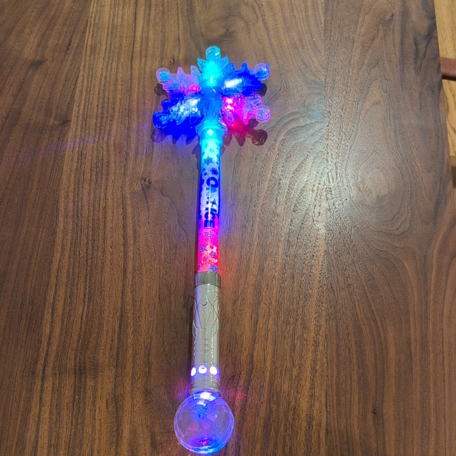 Disney Frozen On Ice Elsa LED Light-Up Snowflake Wand Disney Frozen On Ice Elsa LED Light-Up Snowflake Wand
