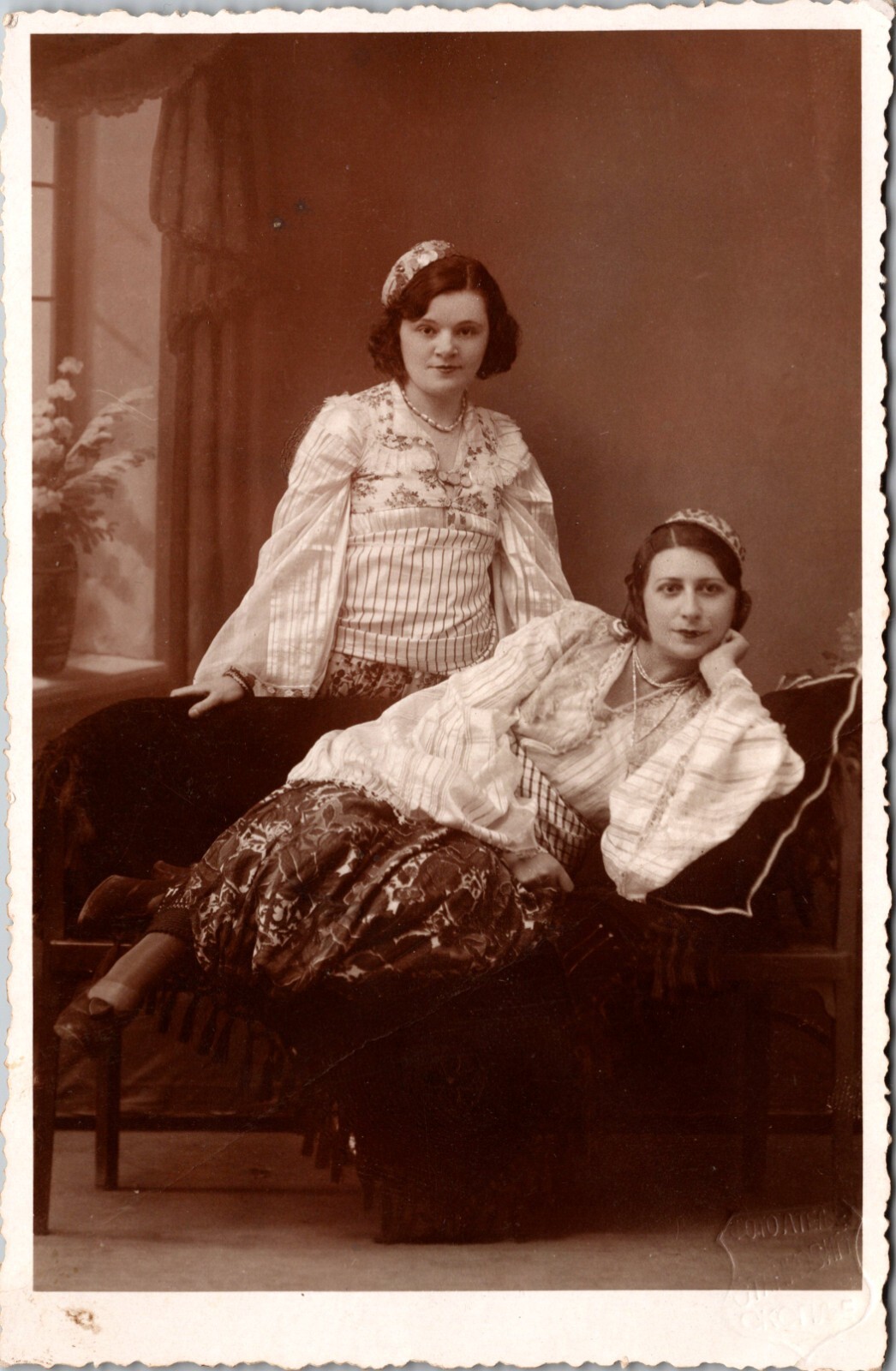 TWO PRETTY YOUNG WOMEN : BEAUTIFUL FASHION : MYSTERIOUS : RPPC