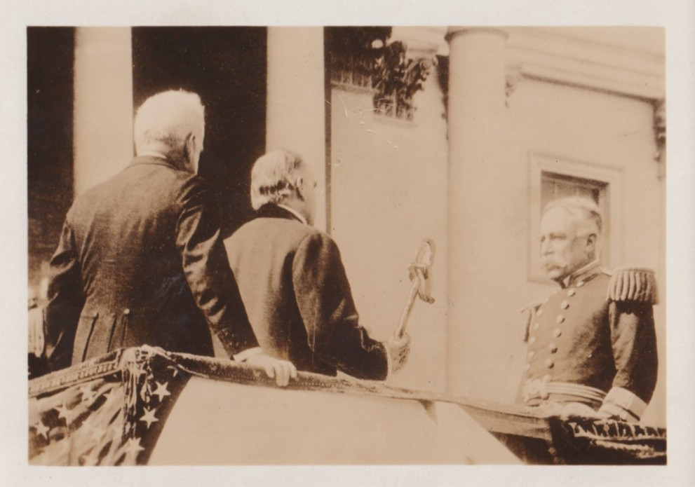 1917 Press Photo President McKinley presenting sword to Admiral Dewey in 1899 1917 Press Photo President McKinley presenting sword to Admiral Dewey in 1899